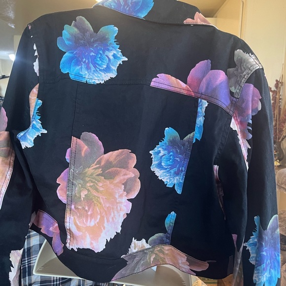 Calvin Klein Cropped lightweight jacket - Picture 2 of 2